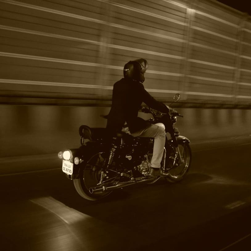 Veure i ser vist, principal regla de seguretat per circular en moto de nit